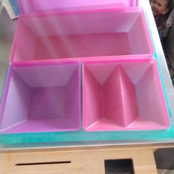 Tupperware Vintage get together 7 piece serving tray - Picture 3 of 3